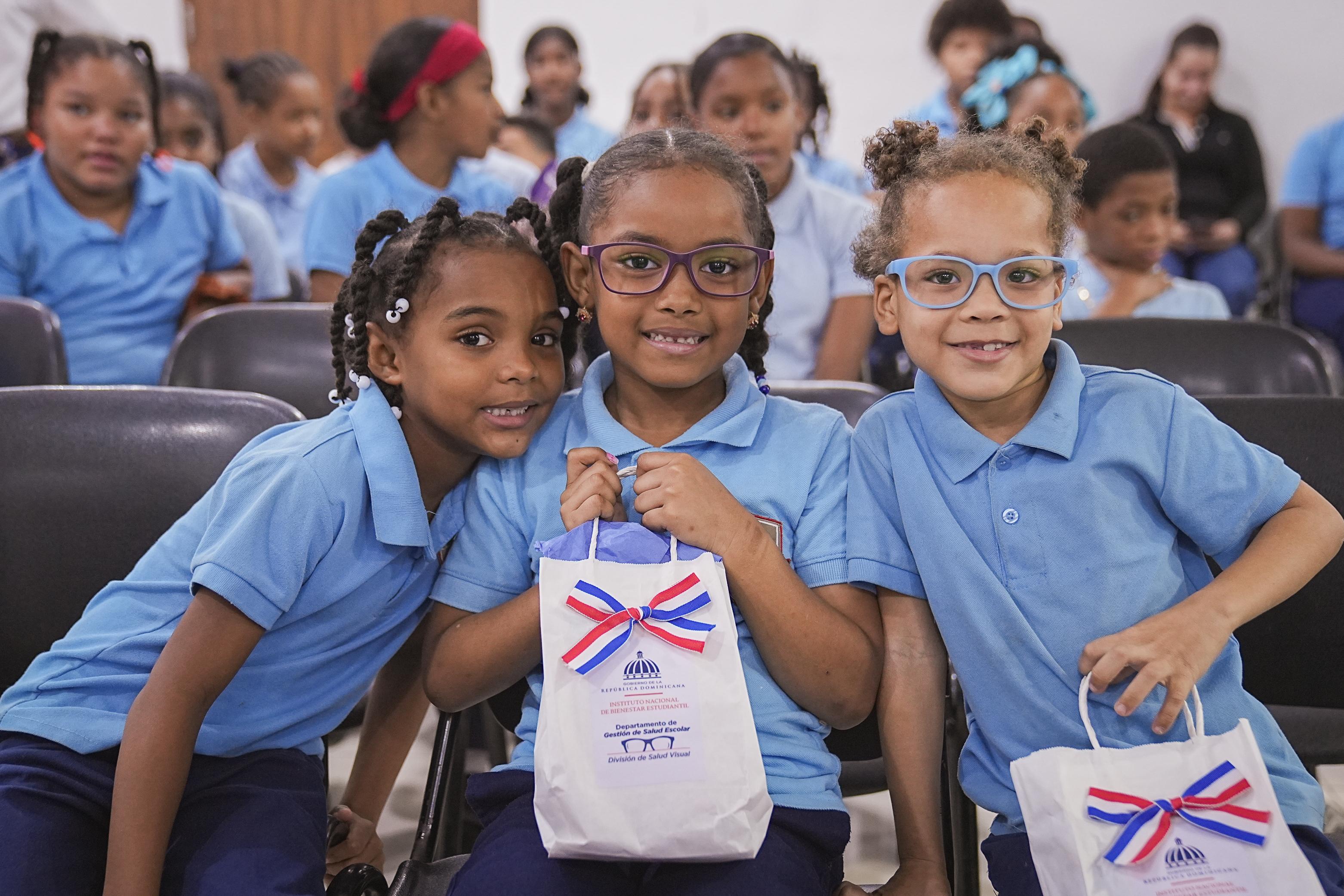 INABIE mejora la visión de estudiantes con más de 4,705 lentes correctivos y 20 cirugías especializadas   
