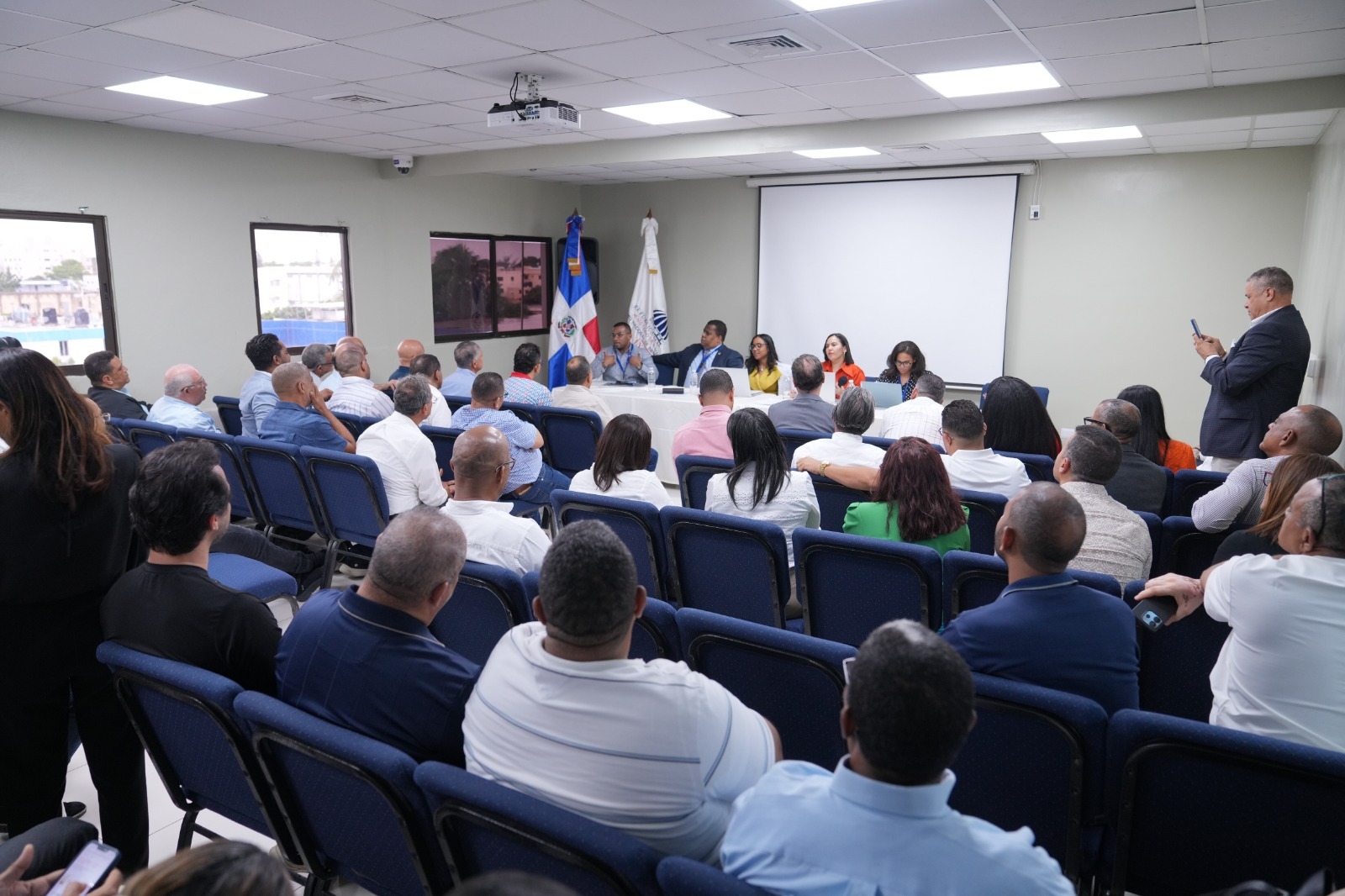 INABIE se reúne con suplidores para escuchar inquietudes sobre proyectos de pliegos de condiciones para licitación de utilería escolar de los próximos dos años lectivos